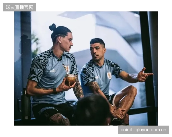 乌拉圭的阵容构建面临平衡考验，苏亚雷斯等老将的经验与努涅斯等新星的体能储备将共同决定球队上限。